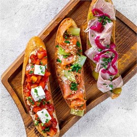 {{photo.Alt || photo.Description || 'Ассорти брускетт'}}