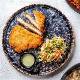 {{photo.Alt || photo.Description || 'Куриный шницель с моцареллой'}}